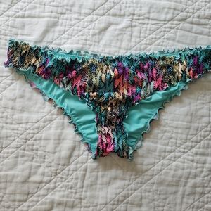 Scrunchy swimsuit bottoms